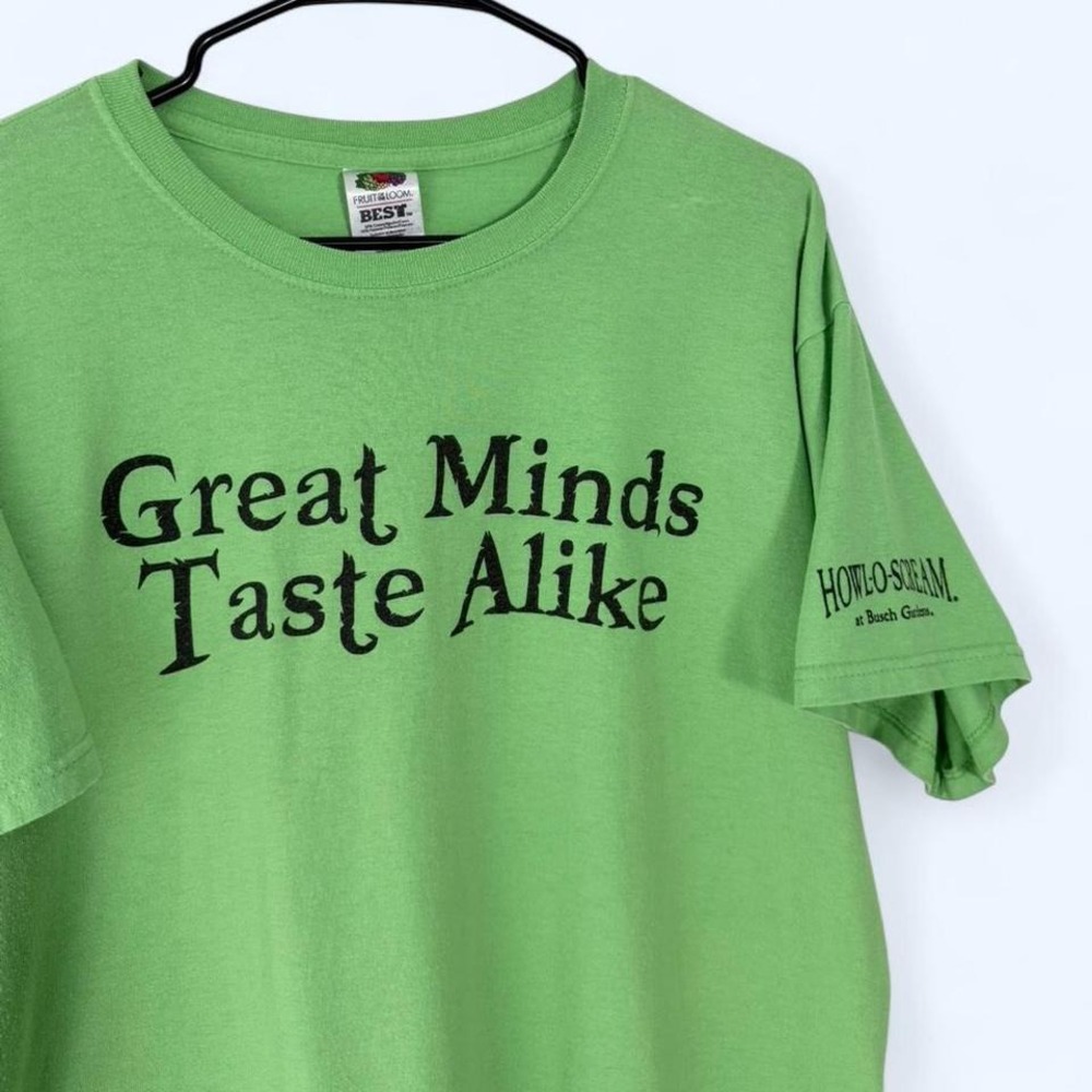Fruit of the Loom Staff T Shirt Green Great‎ Minds Taste Alike HowlOScream Large - Picture 2 of 5